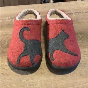 Never worn LL Bean cat slippers